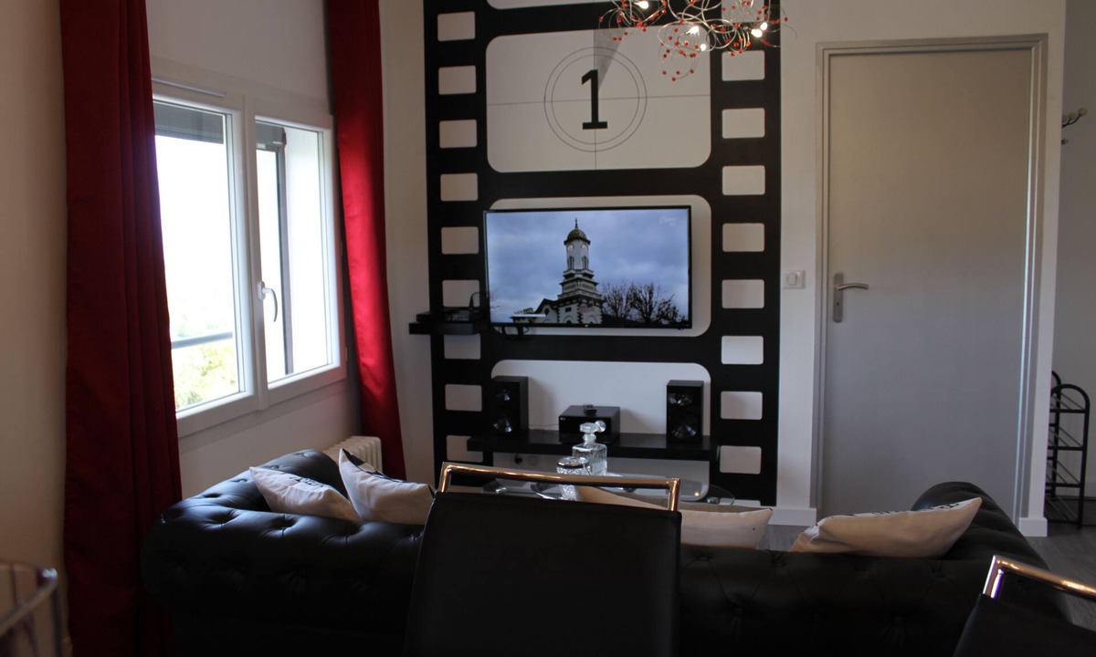 Chatel-Guyon Apartment | Ambiance Cinéma sur les Hauteurs de Chatel-guyon