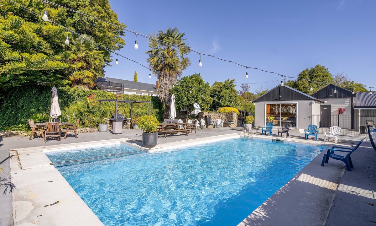 Solway Hotel | Amble Inn Motel - Masterton