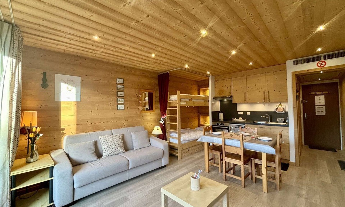 Chatel Apartment | Ambrunes 9: Large renovated studio, center of Châtel