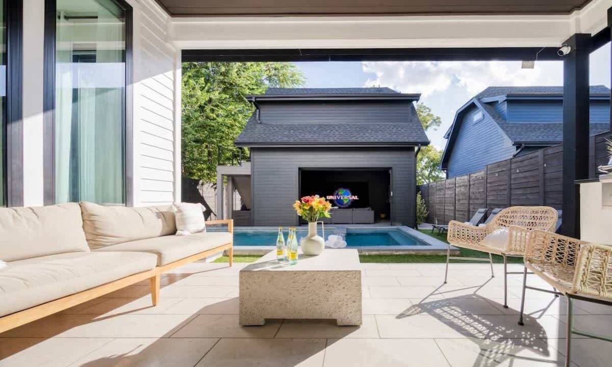 Hyde Park House | Amenities! Pool, Hot Tub, Theater, Outdoor kitchen