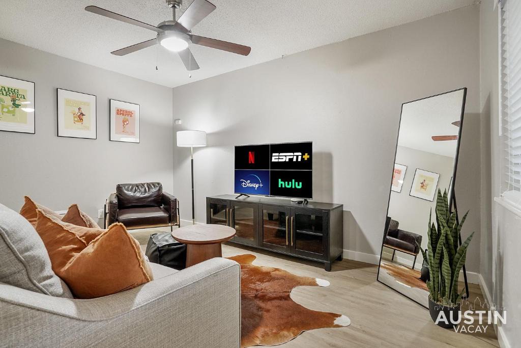 Brentwood Apartment | Amenity Heavy Serene Apt in Convenient Location