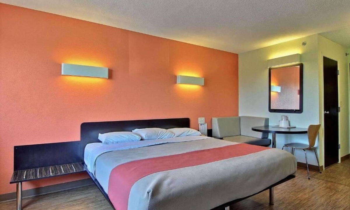 Gilman Hotel | Ameri Vu Inn