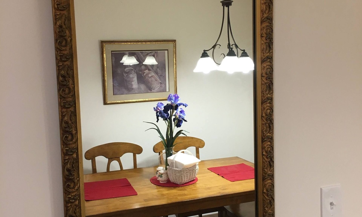 Cleveland House | American Charm King Bed & Kitchen Downtown