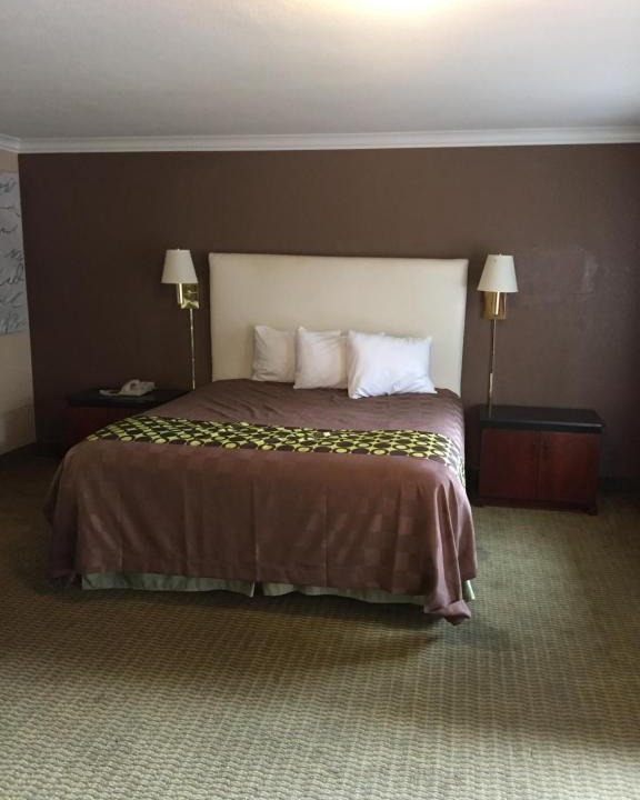 Stockton Hotel | American Inn Stockton