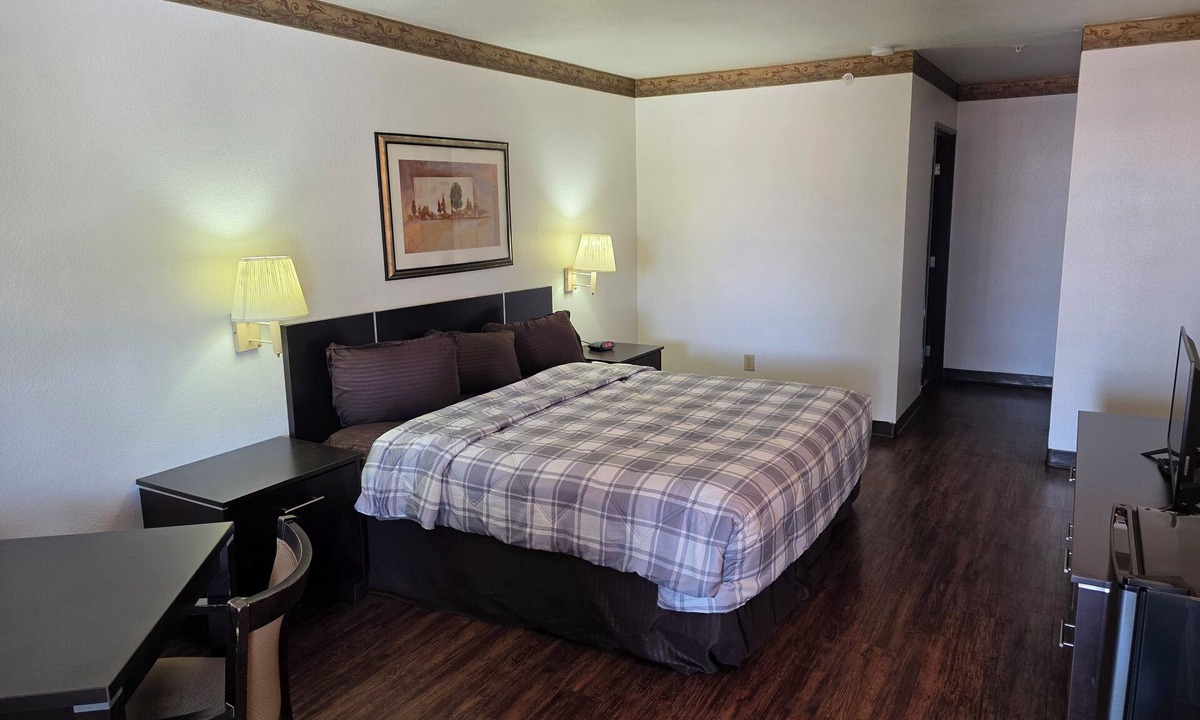 La Mesa Hotel | American Inn & Suites