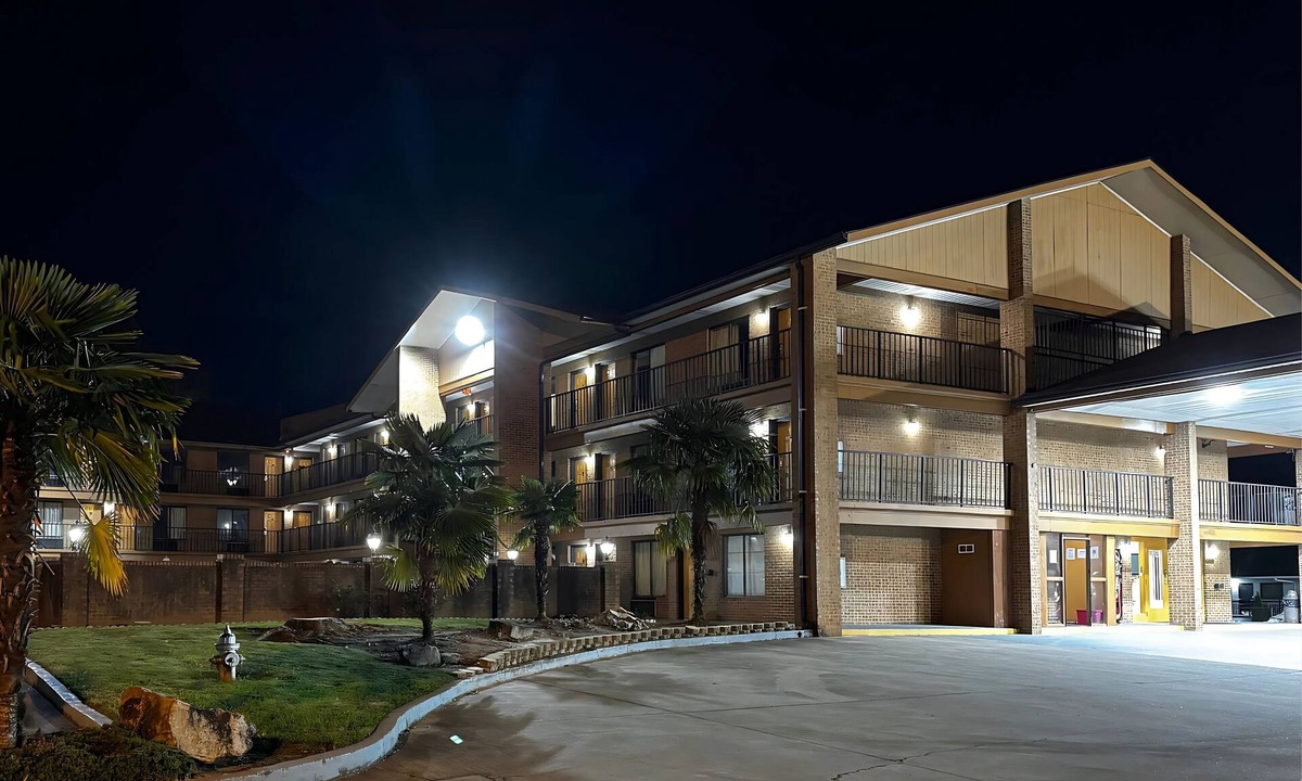 Forest Park Hotel | American Inn & Suites