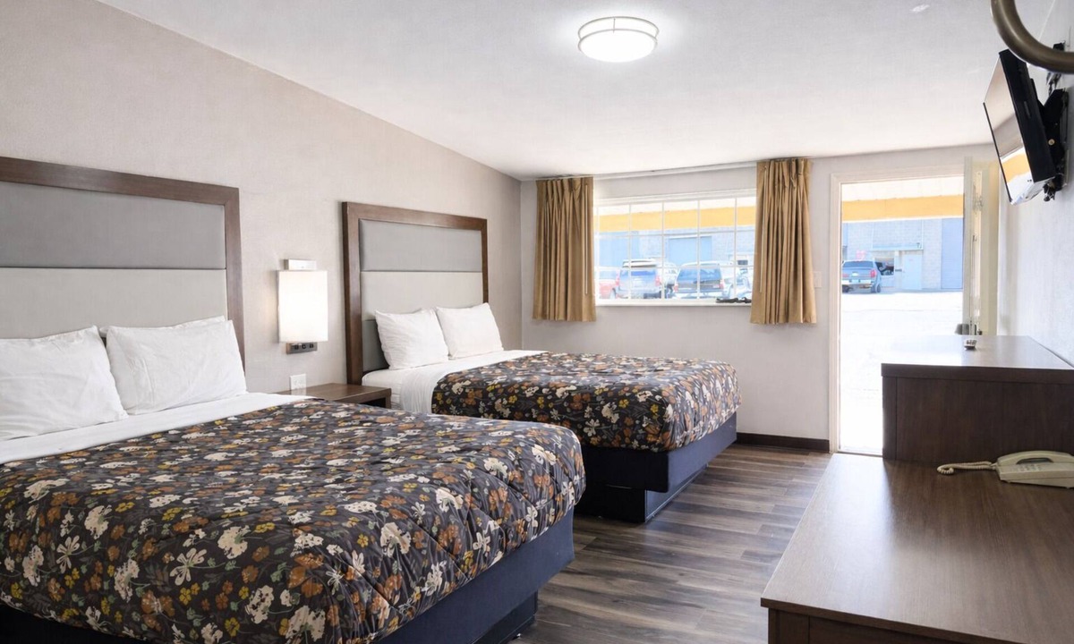 Paris Hotel | American Inn & Suites