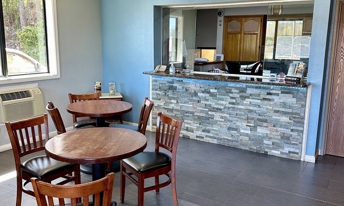 Alexander City Hotel | American Inn