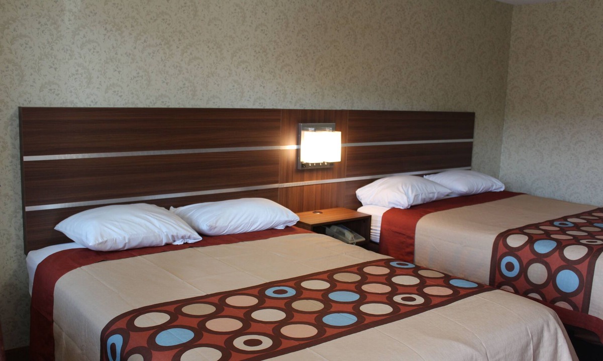 Branford Hotel | American Inn