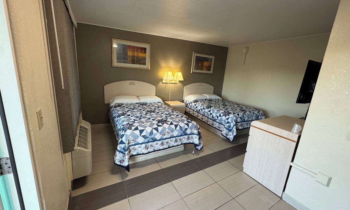 Cocoa Hotel | American Inn