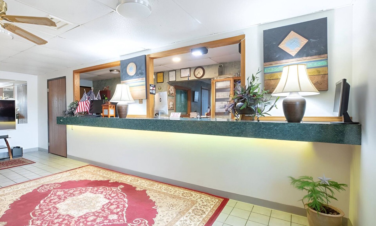 Ozark Hotel | American Inn