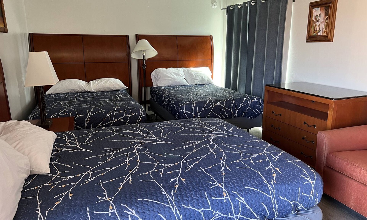 Perris Hotel | American Inn