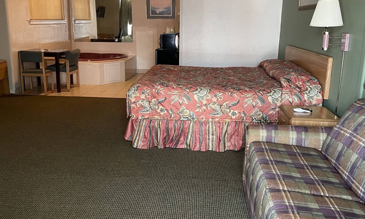 Rock Island Hotel | American Motor Inn