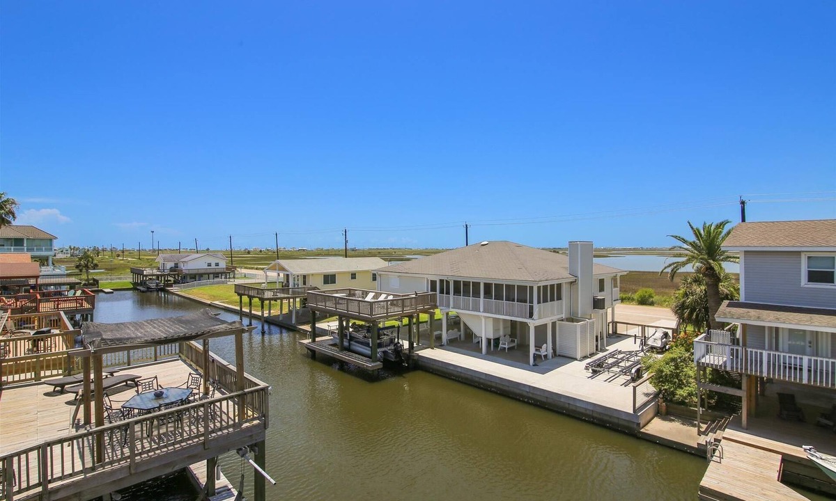 Jamaica Beach Cottage | American Pride by Ryson Vacation Rentals