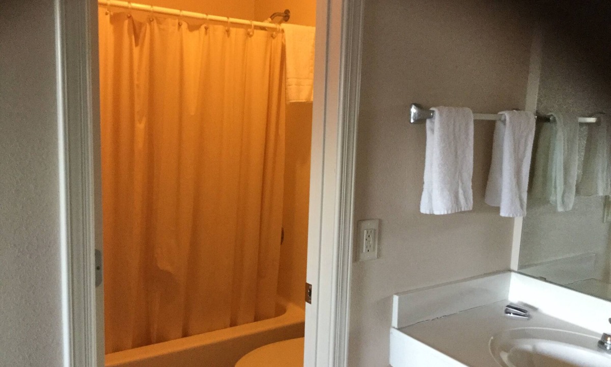 Sierra Blanca Hotel | Americana Inn