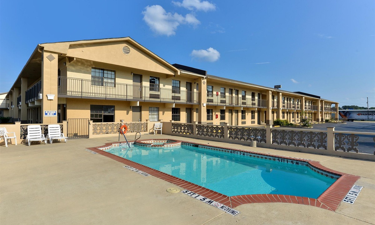 Caddo Valley Hotel | Americas Best Value Inn Arkadelphia