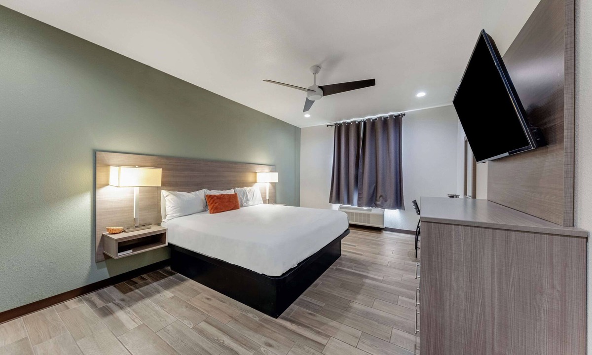 Eastside Promise Neighborhood Hotel | Americas Best Value Inn San Antonio Downtown Riverwalk