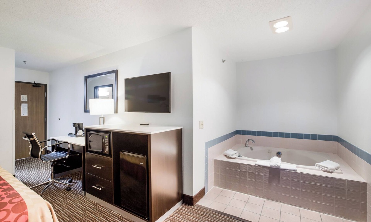 Charlotte Hotel | Americas Best Value Inn Charlotte, MI