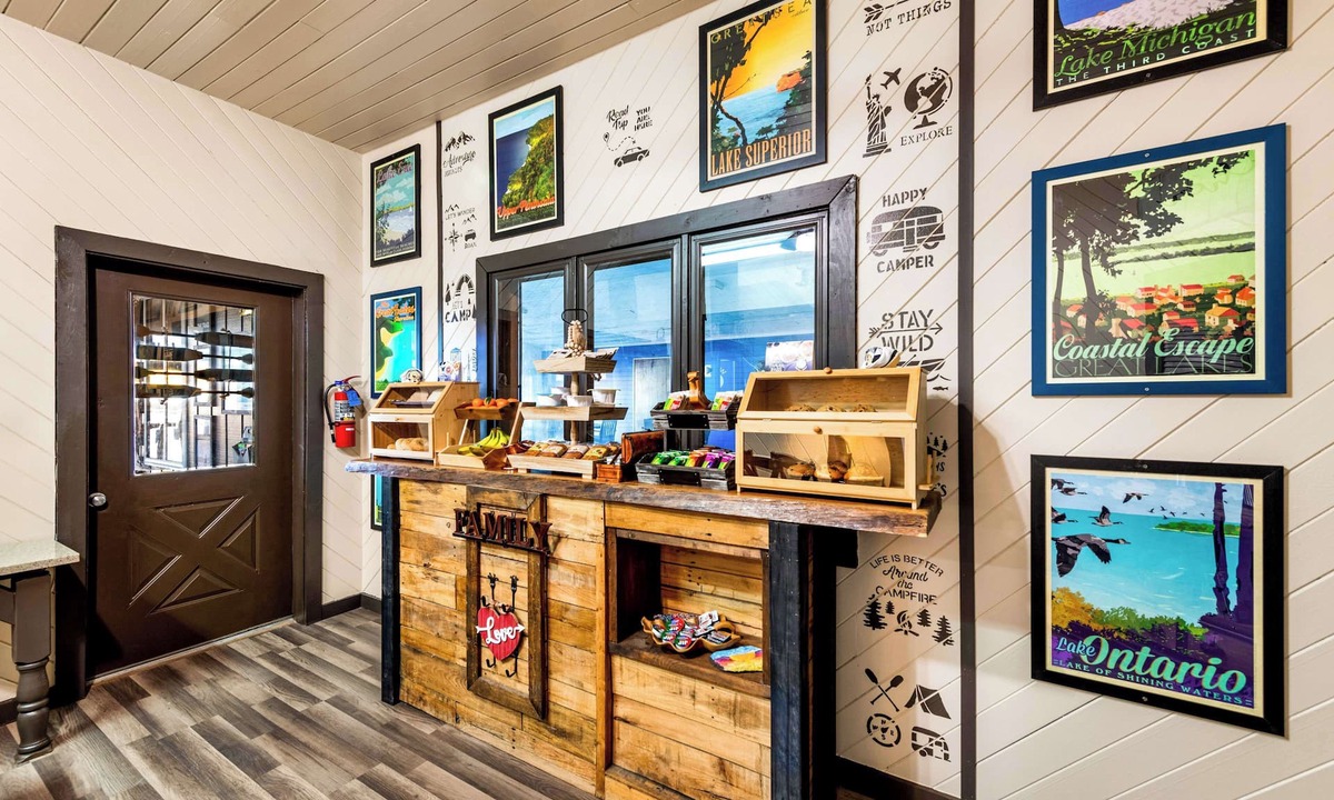 Harvey Hotel | Americas Best Value Inn Marquette