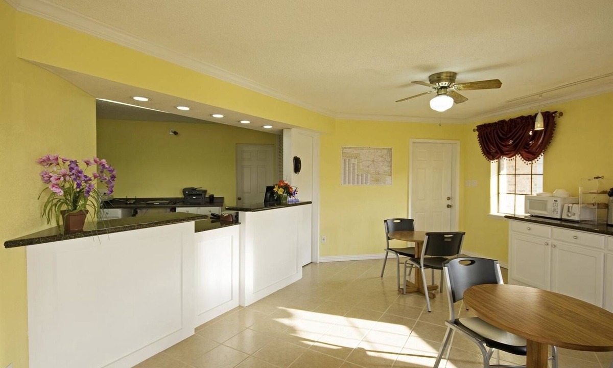 Pryor Hotel | Americas Best Value Inn Pryor