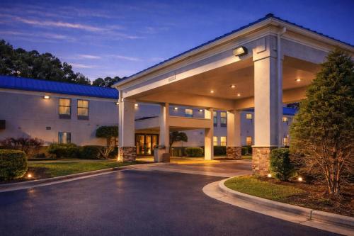 Southeast Raleigh Cabin | Americas Best Value Inn Raleigh