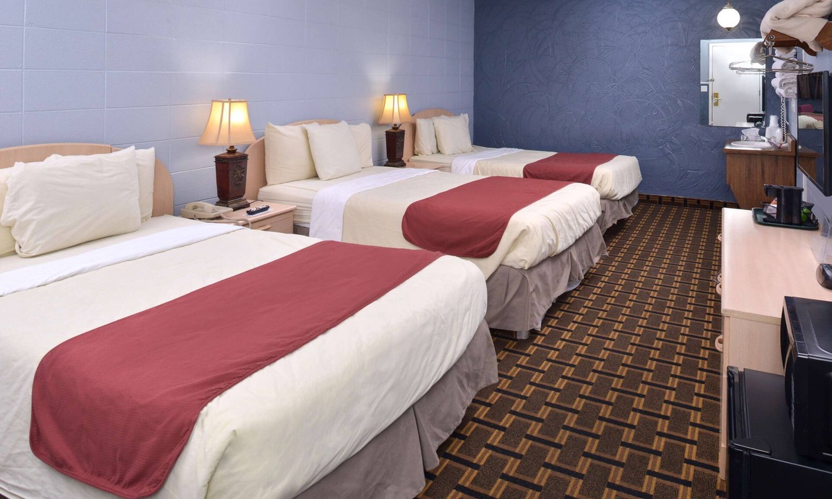 Branson Theater District Hotel | Americas Best Value Inn & Suites Branson - Near the Strip