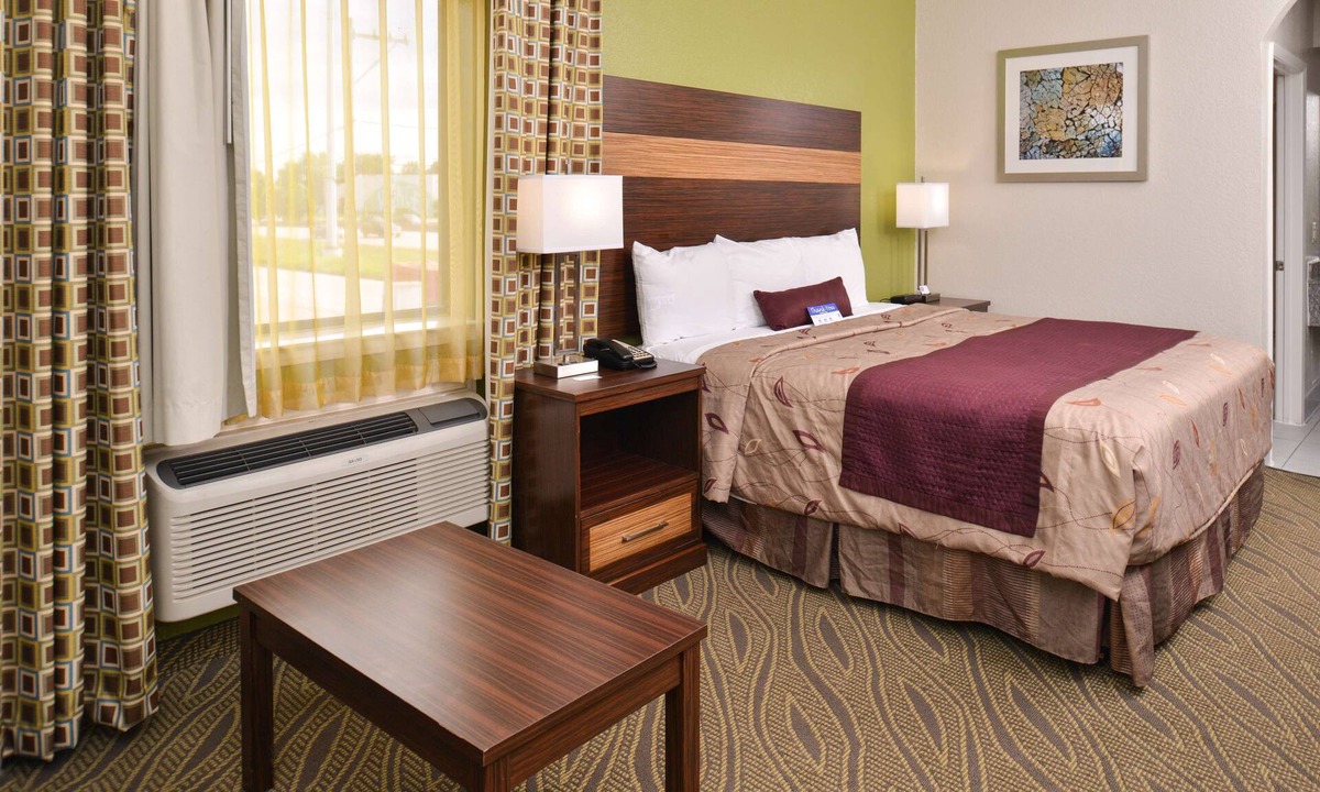Northside Hotel | Americas Best Value Inn & Suites Houston Downtown
