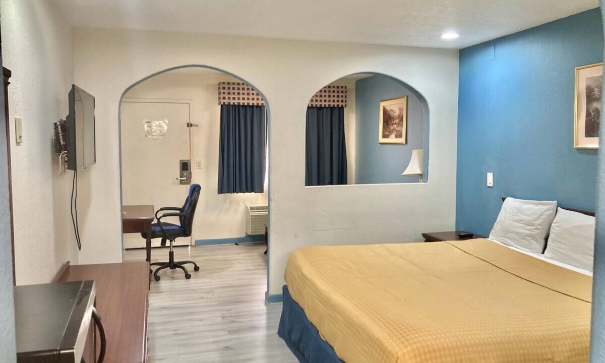 US 290 Hotel | Americas Best Value Inn & Suites Houston Brookhollow NW