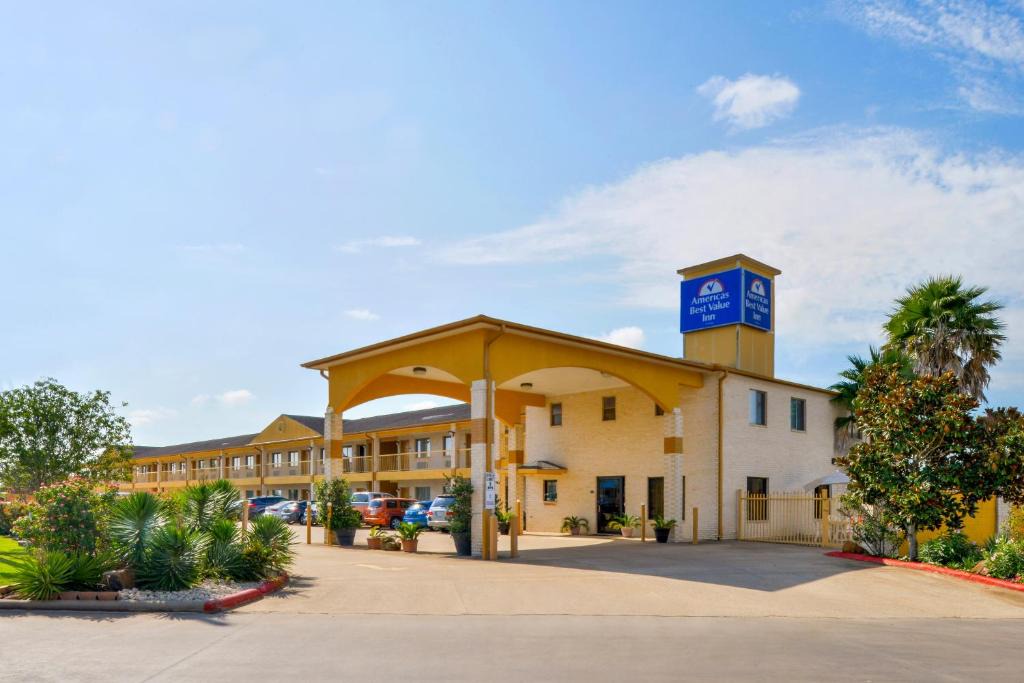 Waller Hotel | Americas Best Value Inn & Suites Waller/Prairie View