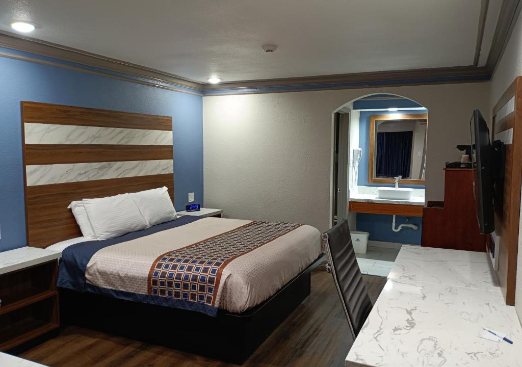 Alvin Hotel | Americas Best Value Inn & Suites-Alvin/Houston