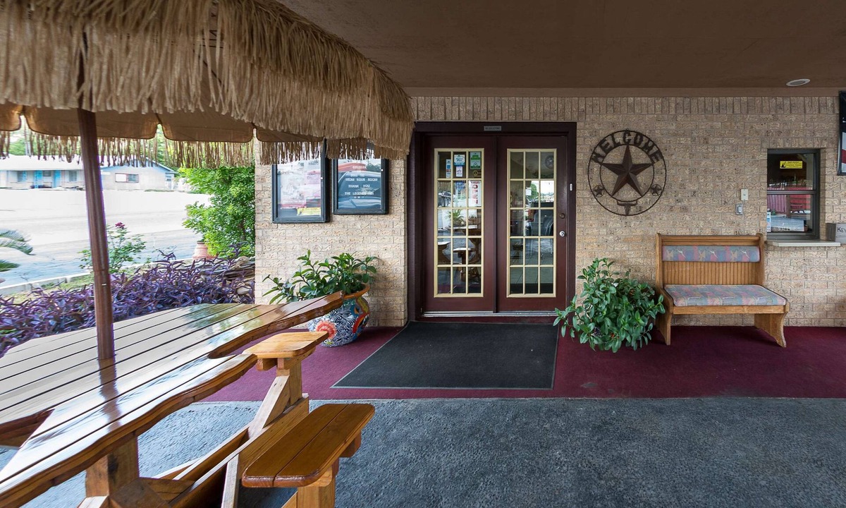 Junction Hotel | Americas Best Value Inn The Legends Inn