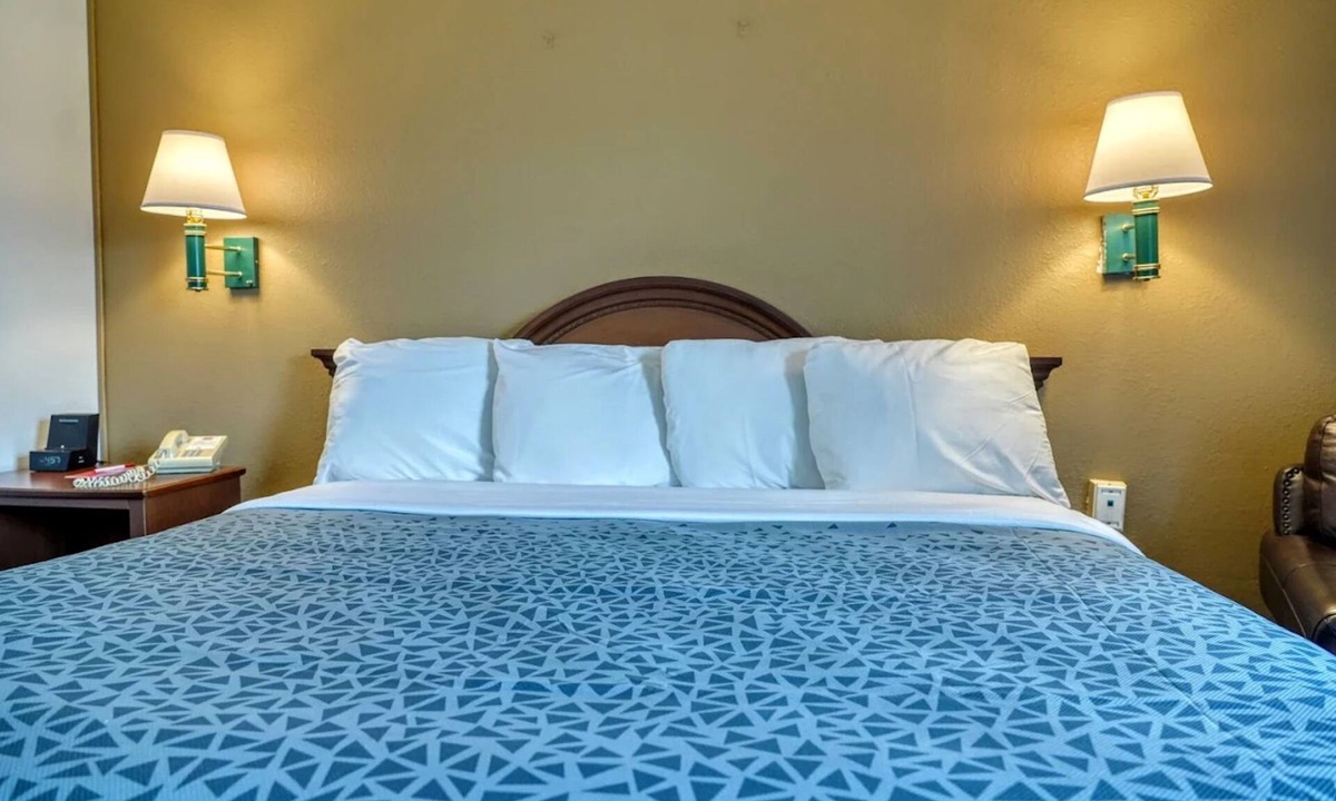 Southeast Raleigh Hotel | Americas Best Value Inn Raleigh