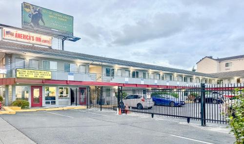 Westminster Triangle Hotel | Americas Inn & Suite