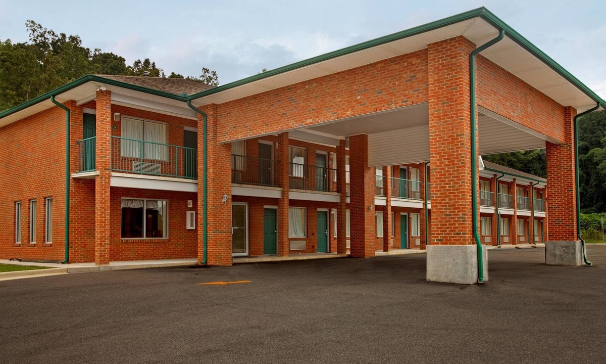 Leeds Hotel | Americas Inn