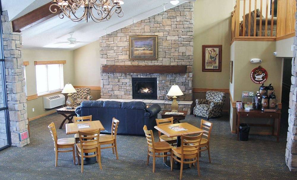 Cedar Rapids - Iowa City Hotel | AmericInn by Wyndham Cedar Rapids/CID Airport