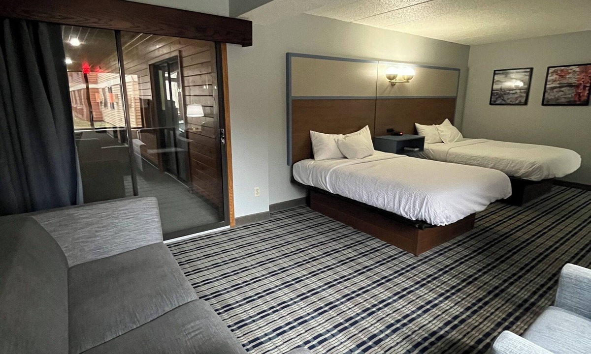 Cloquet Hotel | AmericInn by Wyndham Cloquet