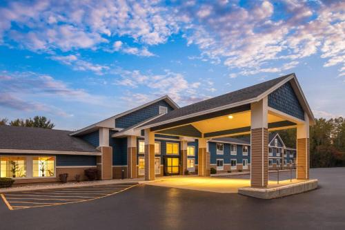 Fennville Hotel | AmericInn by Wyndham Douglas/Saugatuck