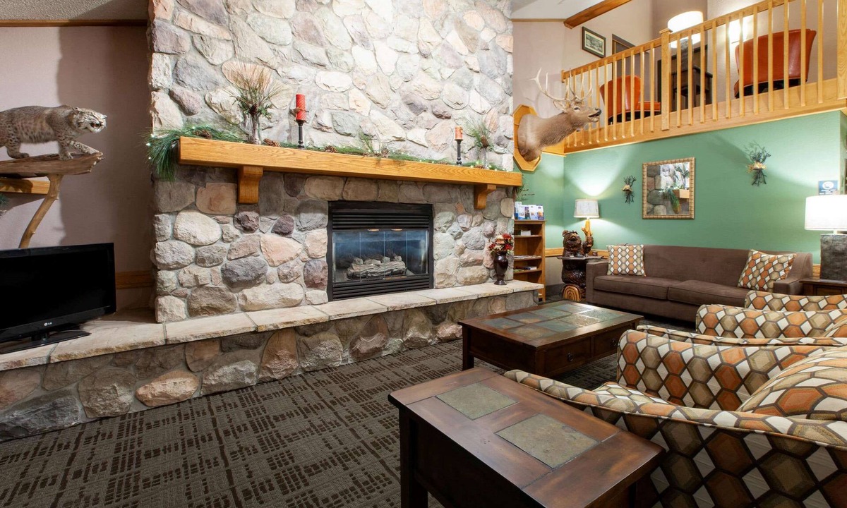 Iron River Hotel | AmericInn by Wyndham Iron River