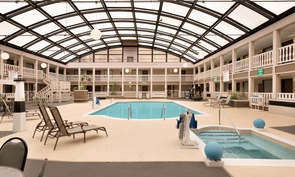 Janesville Hotel | AmericInn by Wyndham Janesville