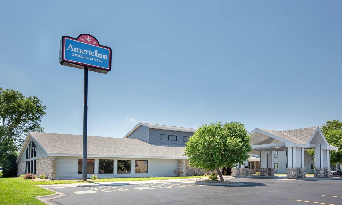 Lincoln Hotel | AmericInn by Wyndham Lincoln North