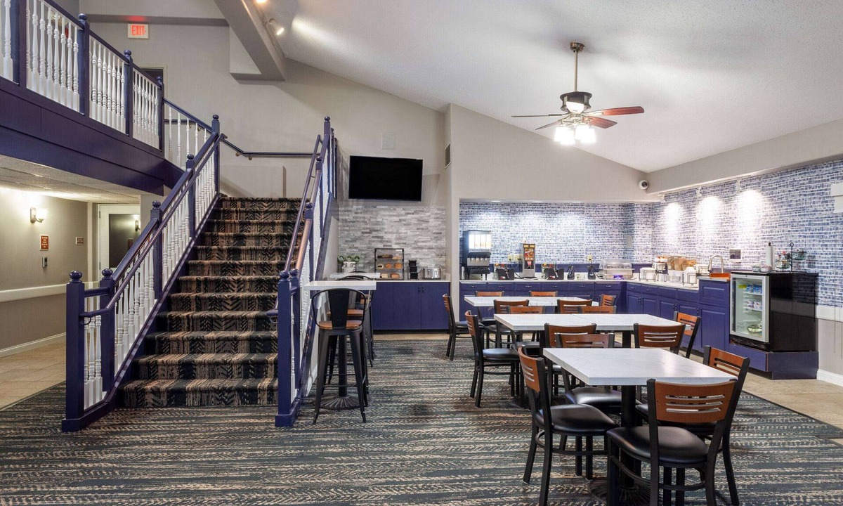 Orange Prairie Hotel | AmericInn by Wyndham Peoria
