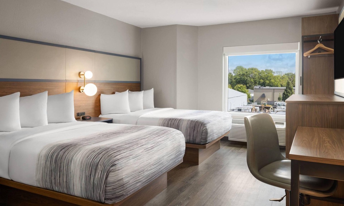 Urbana Hotel | AmericInn by Wyndham Urbana/Champaign University Area
