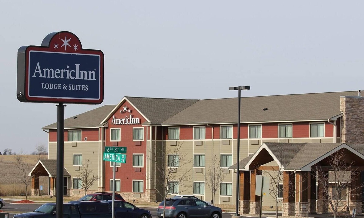Cedar Rapids - Iowa City Hotel | AmericInn by Wyndham Cedar Rapids Airport
