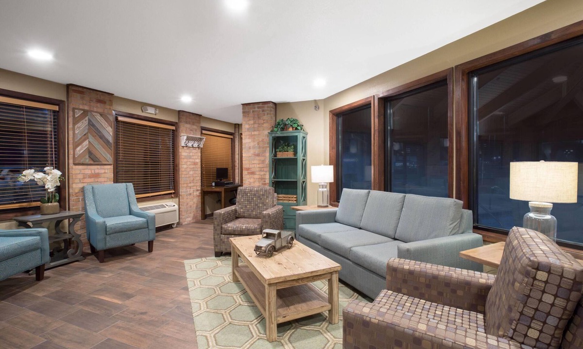 Mount Pleasant Hotel | AmericInn by Wyndham Mount Pleasant