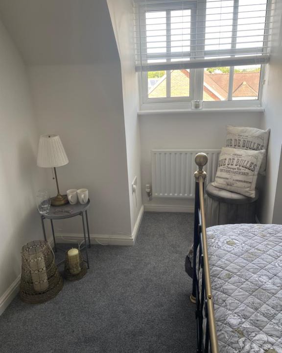 Amesbury House | Amesbury near Stonehenge