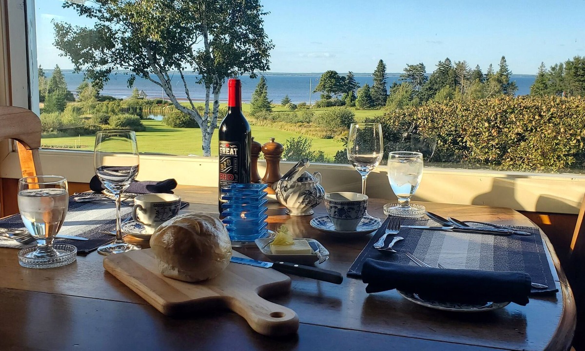 Lorneville Hotel | Amherst Shore Country Inn