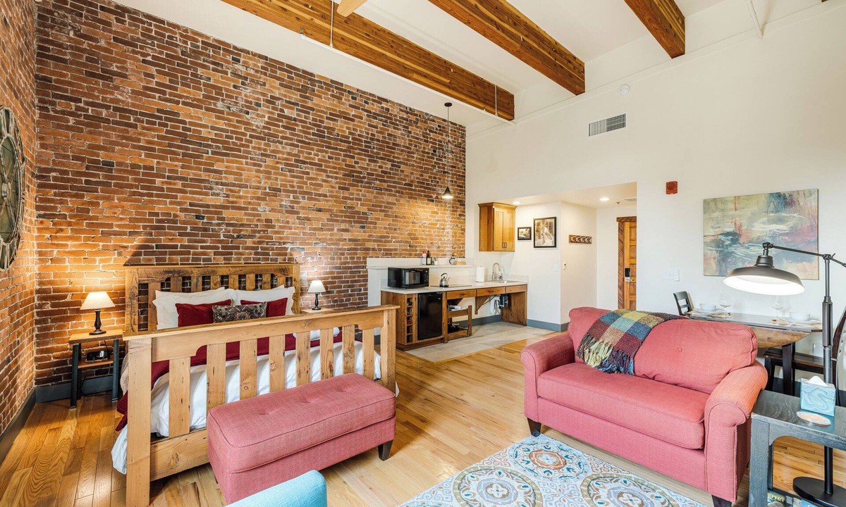 Amity Apartment | Amity Flats #5: Yamhill Flat