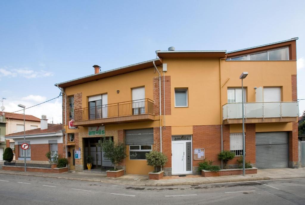 Olot House | Amolls Restaurant i Habitacions