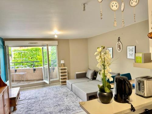 Vitry-sur-Seine Apartment | AMOUR PARIS -Orly 10min Bus -RER C Tram T9