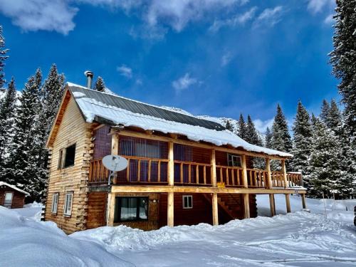 Cooke City-Silver Gate House | Amphitheater Mountain Cabin